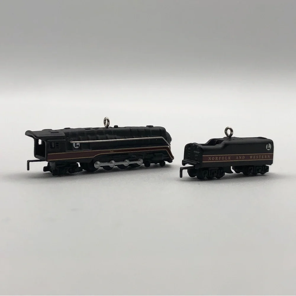 Hallmark Keepsake Ornament 1999 Locomotive & Tender Lionel 746 Norfolk & Western